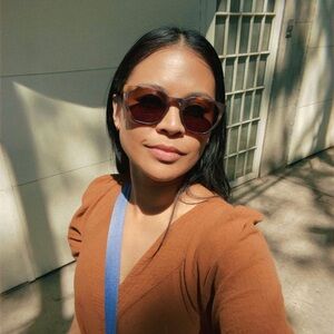 Meet your Posher, Khariza